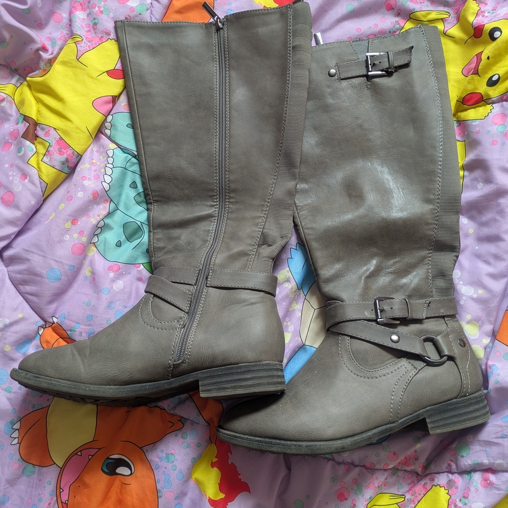 Stylish Gray Women's Boots